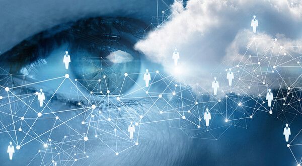 Symbolische Darstellung eines Auges mit digitalem Netzwerk und Cloud-Elementen – steht für künstliche Intelligenz, Datenanalyse und vernetzte Systeme.