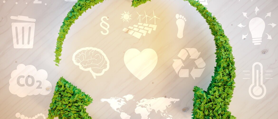 Nachhaltigkeit und Kreislaufwirtschaft – grüne Pfeile in Form eines Recycling-Symbols mit Icons zu Umwelt, Energie, CO₂-Reduktion und globaler Verantwortung | © AdobeStock.malp