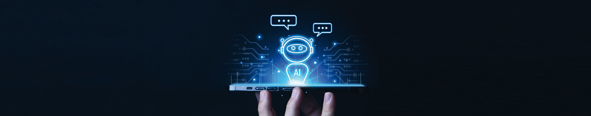 Hand hält ein Smartphone, über dem eine digitale Darstellung eines Chatbots mit der Aufschrift „AI“ schwebt – Visualisierung von künstlicher Intelligenz und digitaler Kommunikation.