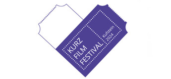 Kinoticket in lila mit weißem Schriftzug