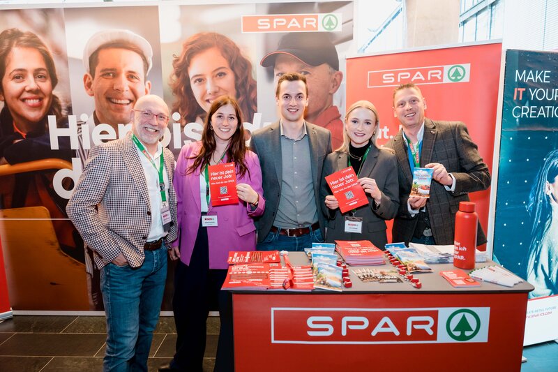 Die Spar-Mitarbeiter:innen am Unternehmensstand auf der Meet & Match.