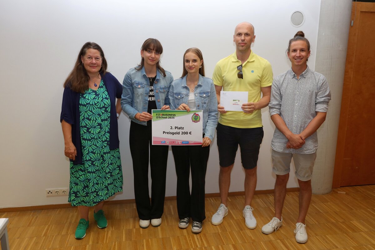 Siegerehrung 2. Platz beim Fit4Business@School Event 2025 an der HOK.