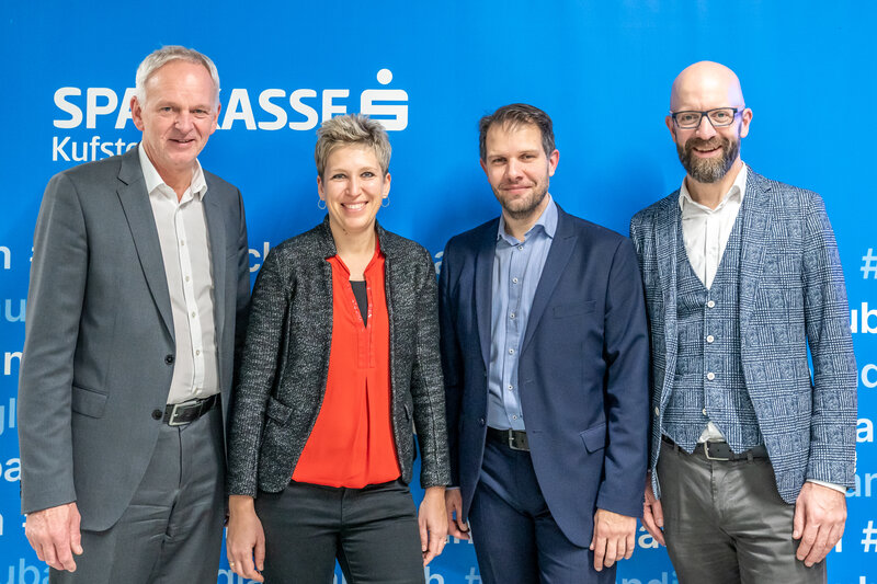 Von links nach rechts: Sparkasse-Kufstein-VDir. Klaus Felderer, Prof. (FH) Dr. Kristina Kampfer, Prof. (FH) DDr. Mario Situm, MBA und Prok. Mag. (FH) Hannes Widmann MSc.