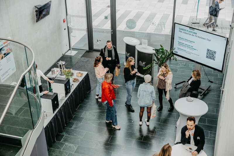 Blick auf den Eingangsbereich der HOK am Tag der Meet & Match 2024.