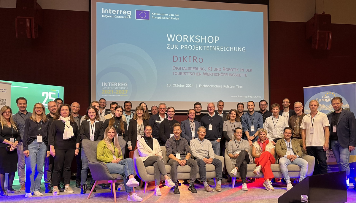 Teilnehmende des Workshops im Festsaal