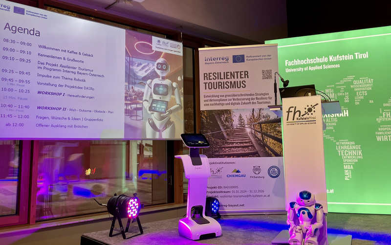 Service-Roboter am Messestand