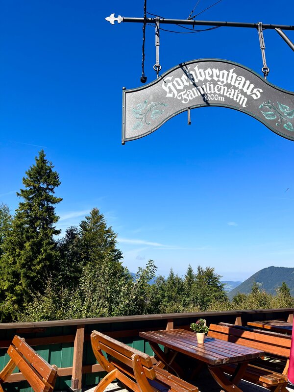 Ausblick in die Landschaft vom Hochberghaus