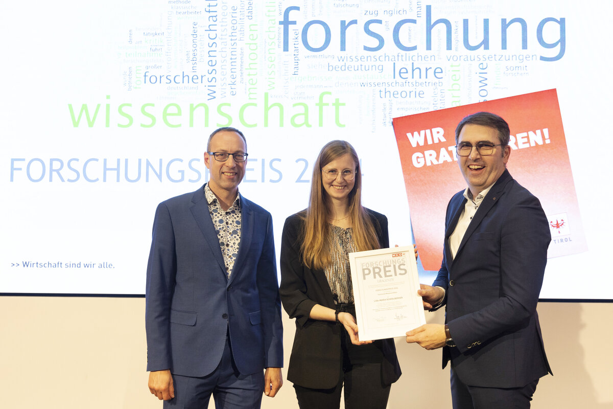 Prof. (FH) Dr. Mario Döller, Lisa-Maria Schedlberger und WK-Vizepräsident Anton Rieder (v.l.n.r.).