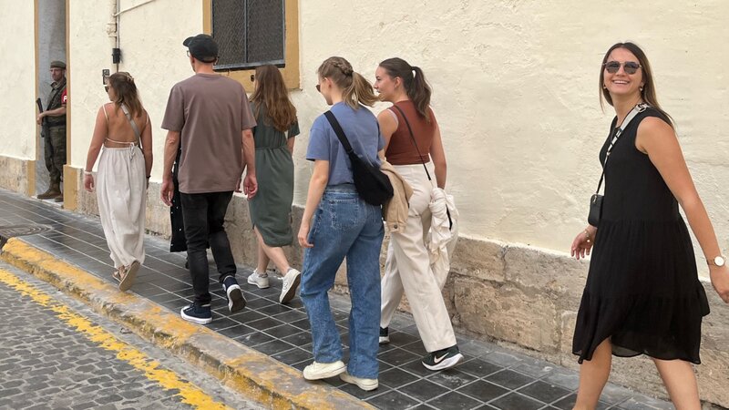 DIM-Studierende beim Rundgang durch Valencia