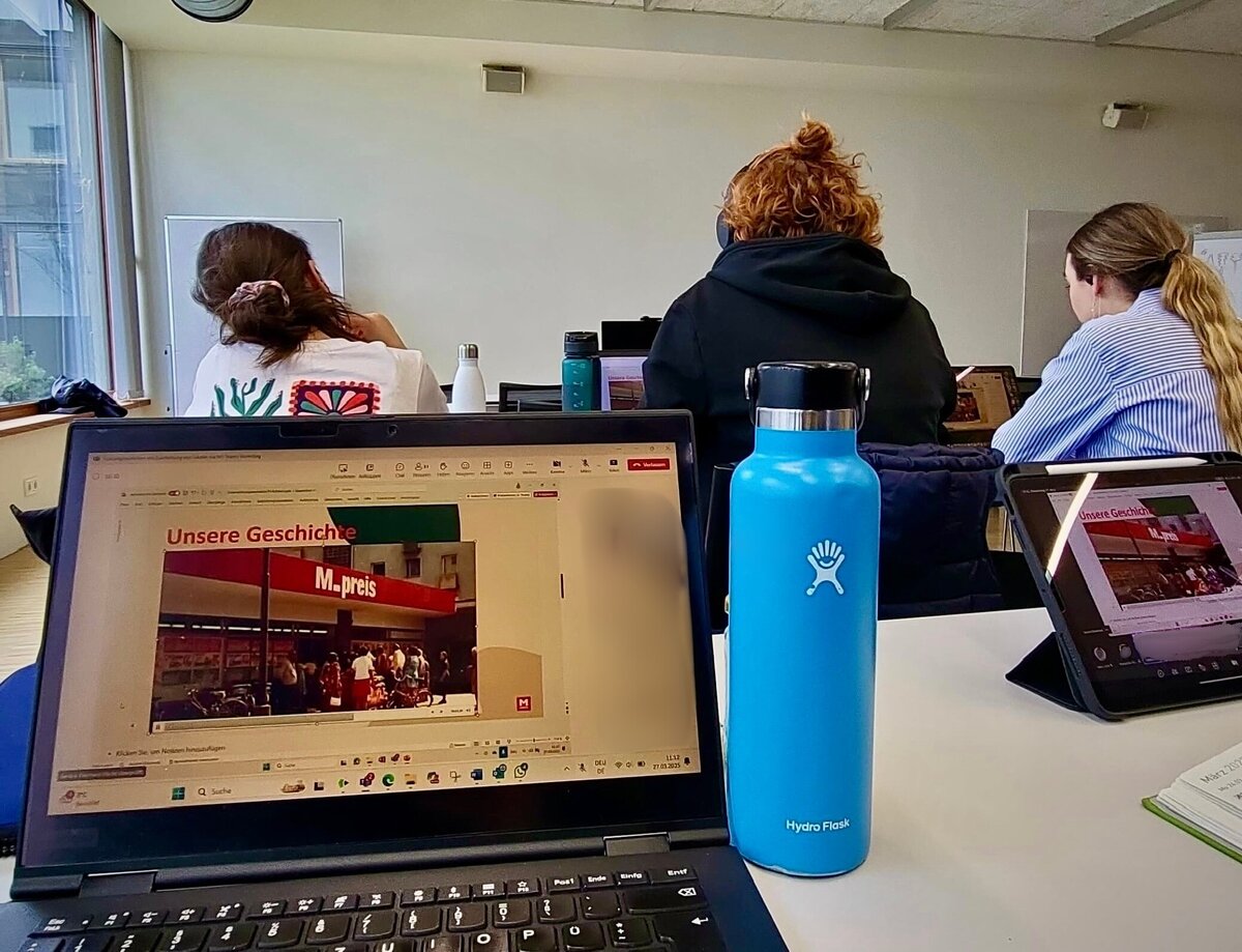 laptop mit Bildschirm MPreis 