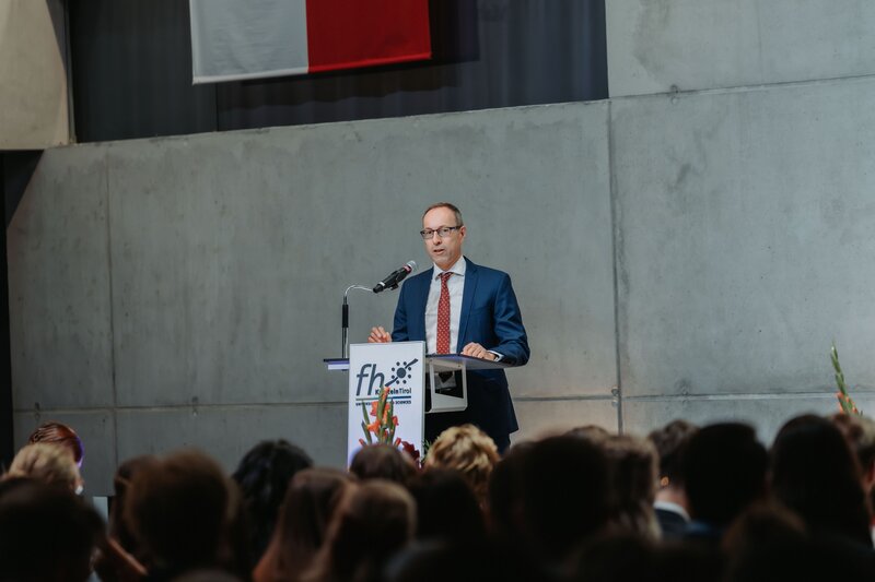 Rede von Prof. (FH) PD Dr. Mario Döller bei der Sponsion 2025. 