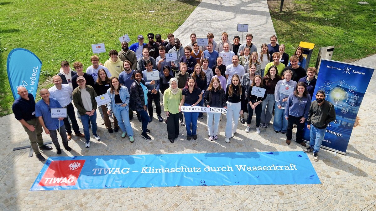Die Teilnehmer:innen von Energy Next im Stadtpark vor der HOK