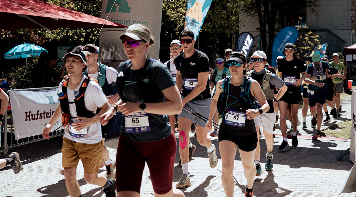 Läufer:innen beim Start des KufTrails UAM 2026.