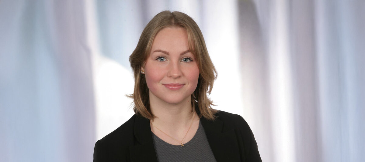 Aileen arbeitet während ihrem Studium und gibt Einblicke in Ihren Alltag.