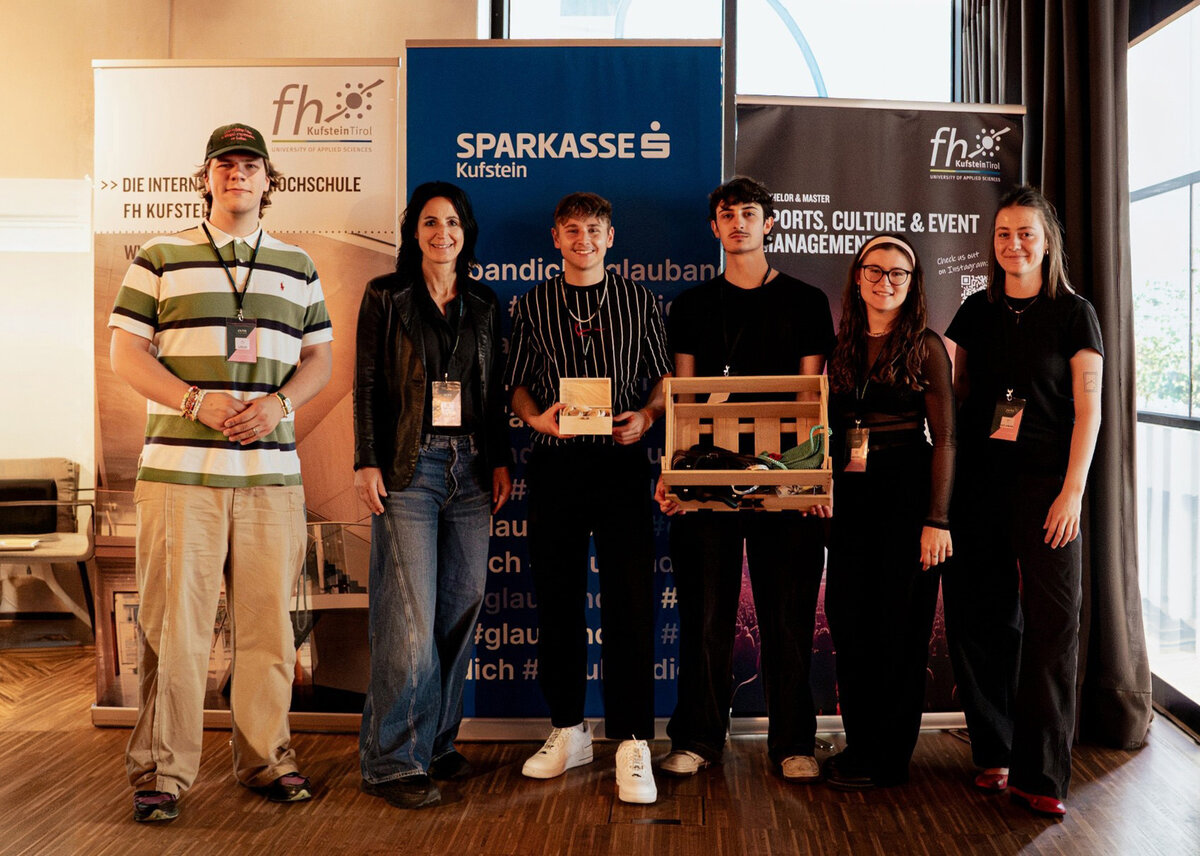 Die Praxisprojektgruppe mit Coach Bettina Anker. 