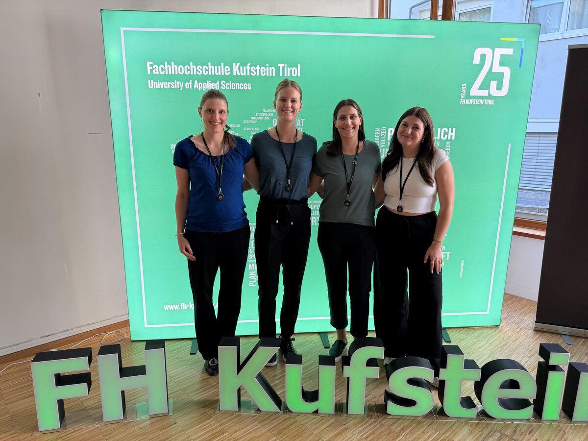Mit ihrem Projekt Lesung & Talk verbindet die Praxisprojektgruppe ein analoges Format mit einem aktuellen Thema über Technologie.