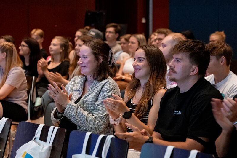 Das Publikum beim Event Kontakt in die Zukunft im Festsaal.
