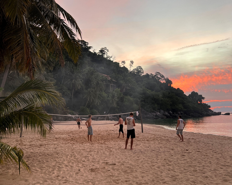 Beach-Volleyball am Strand von Malaysia. 