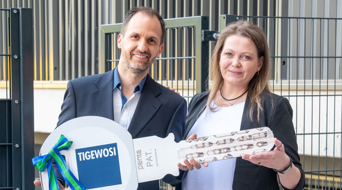 Symbolische Schlüsselübergabe an ISR-Wohnheimleiter Mathias Ritter MSc und Christine Runewitz BA.