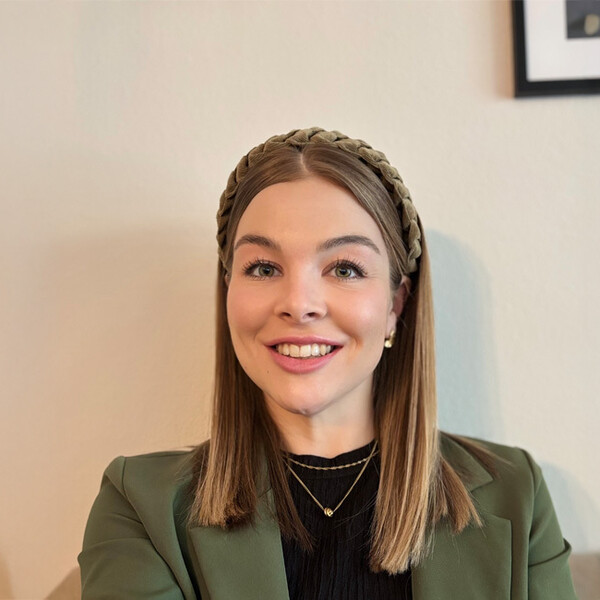 Christina Hinz, Absolventin Bachelorstudiengang Internationale Wirtschaft und Management | © HOK