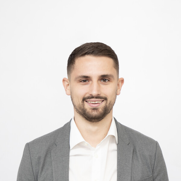 Milos Peric, Studierender im Masterstudiengang Corporate Transformation Management | © HOK
