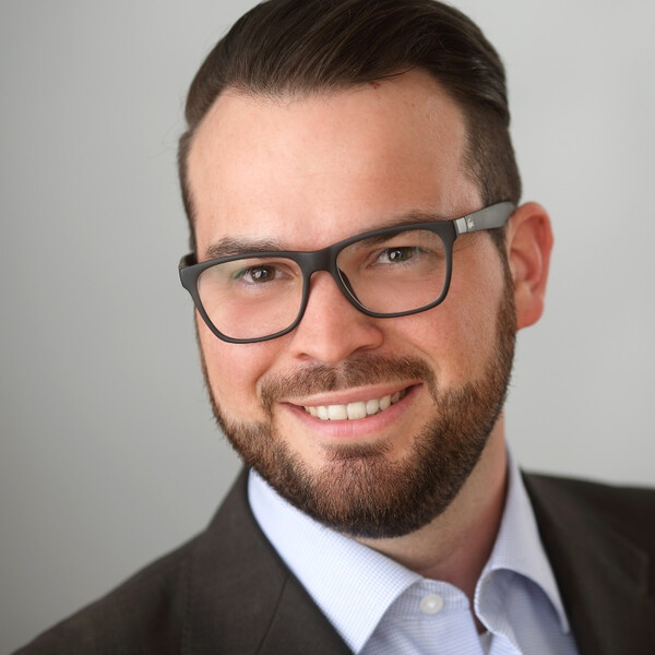 Fabian Schatz, Absolvent im Masterstudiengang ERP-Systeme & Geschäftsprozessmanagement | © HOK