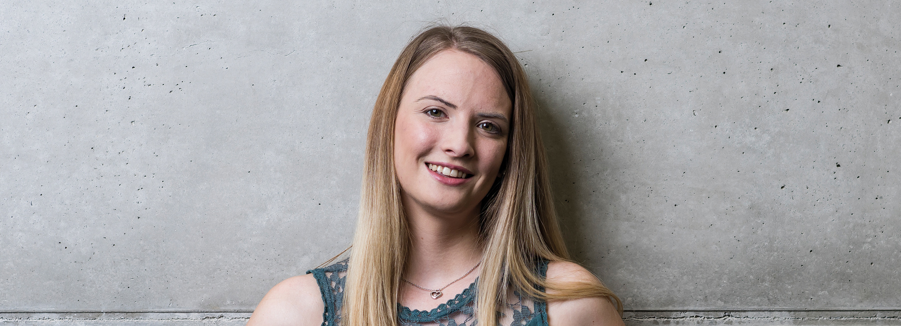 Porträt einer Studentin der Hochschule Kufstein für den Bachelorstudiengang Marketing & Kommunikationsmanagement Vollzeit