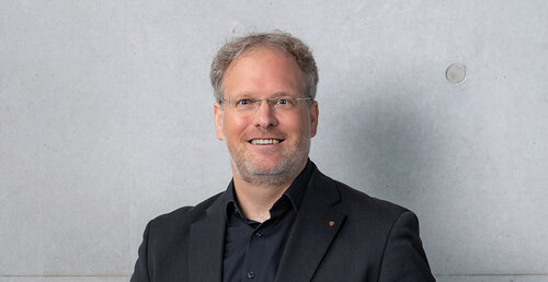 Christian Huber, Studiengangsleiter Bachelor Energie- & Nachhaltigkeitsmanagement, Facility Management & Immobilienwirtschaft / Master Energie- & Nachhaltigkeitsmanagement, Facility- & Immobilienmanagement / Institut für Sustain & Estate | © HOK